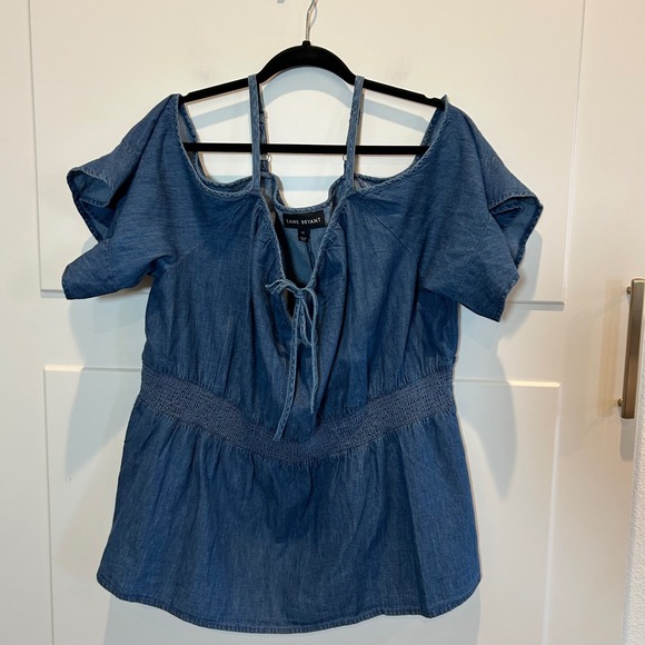 Lane Bryant Womens Blue Denim Cold Shoulder Tie Neck Peplum Top Size 22 - Picture 4 of 10